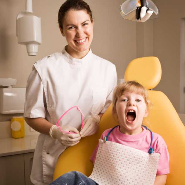 من هو أفضل دكتور اسنان اطفال