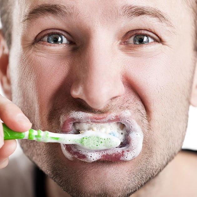 أخطاء يجب تجنبها عند تنظيف الأسنان: